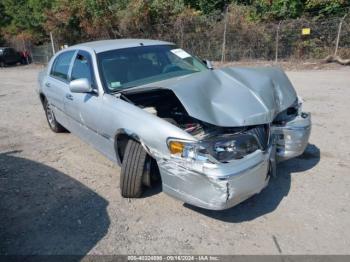  Salvage Lincoln Towncar