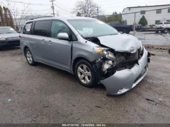  Salvage Toyota Sienna