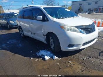  Salvage Toyota Sienna