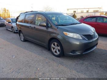  Salvage Toyota Sienna