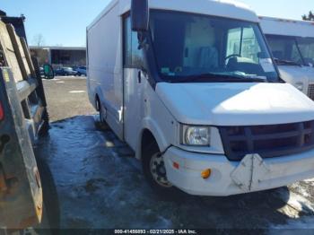  Salvage Isuzu Commercial Van