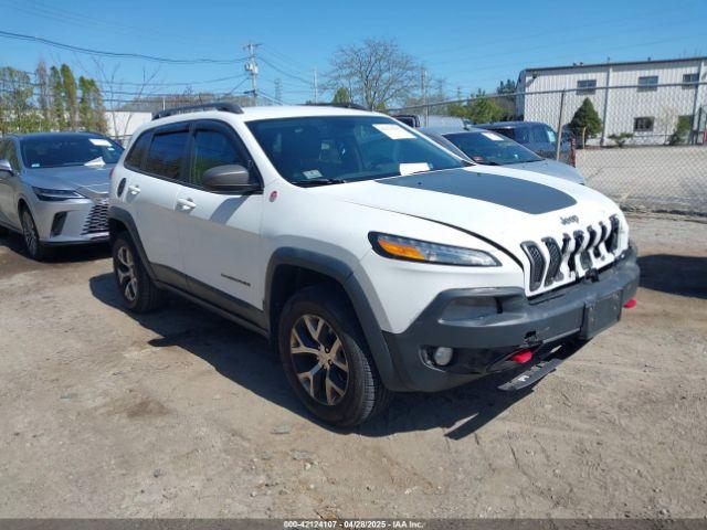  Salvage Jeep Cherokee
