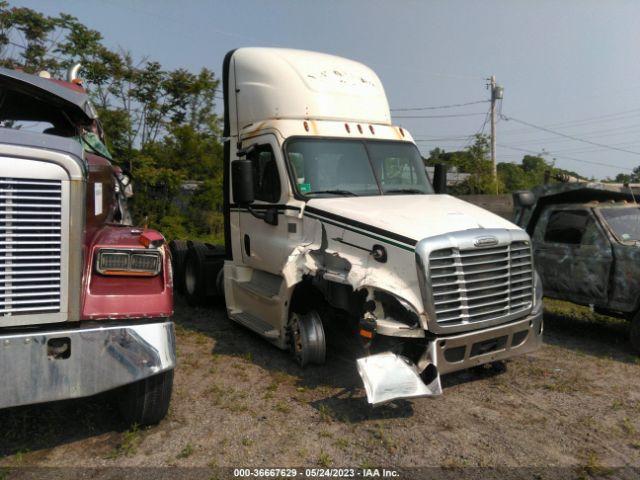  Salvage Freightliner Cascadia 125