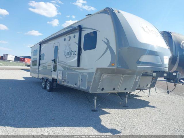  Salvage Highland Ridge Fifth Wheel Travel Traile