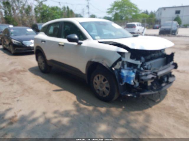  Salvage Nissan Kicks
