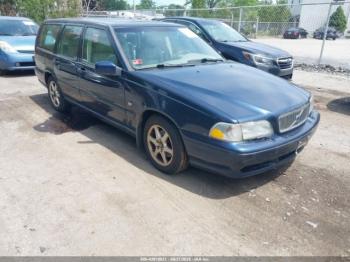  Salvage Volvo V70