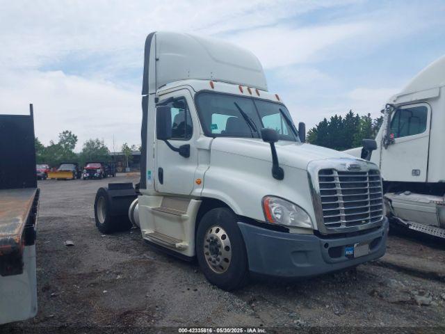  Salvage Freightliner Cascadia 125