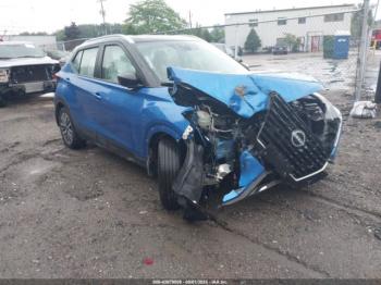 Salvage Nissan Kicks