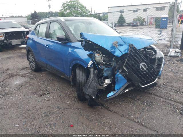  Salvage Nissan Kicks