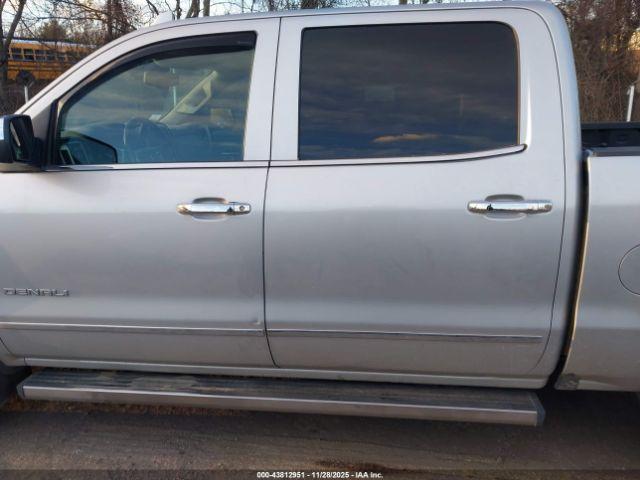 GMC Sierra 1500 Denali Image 15