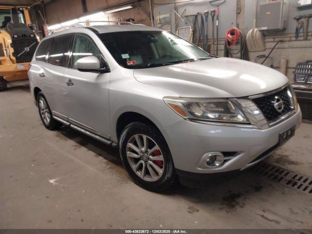  Salvage Nissan Pathfinder