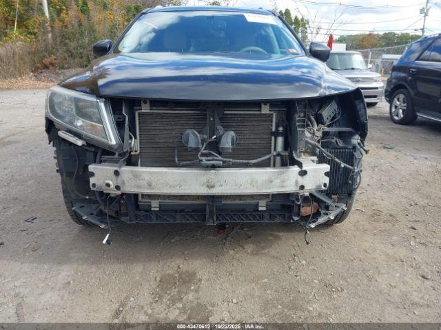 Nissan Pathfinder Platinum Image 18