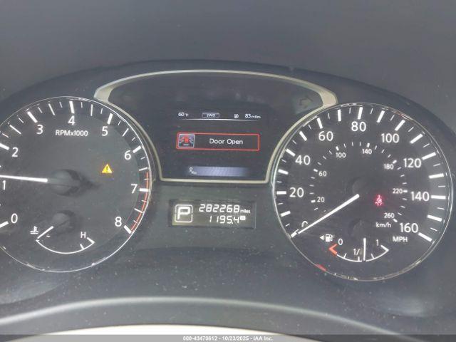 Nissan Pathfinder Platinum Image 10