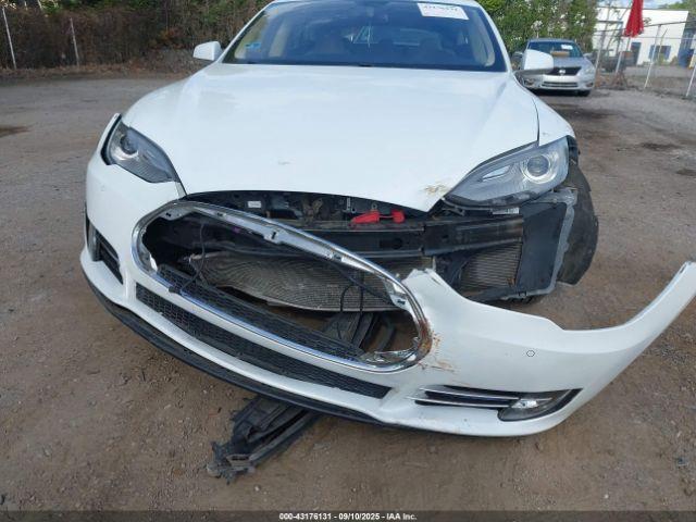 Tesla Model S P85 Image 7