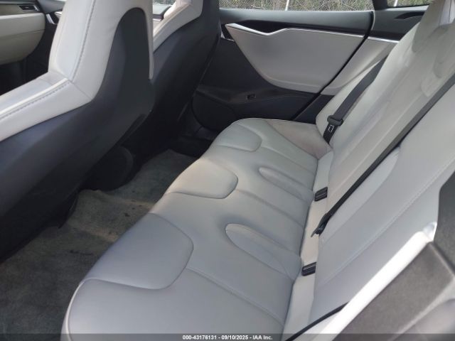 Tesla Model S P85 Image 16