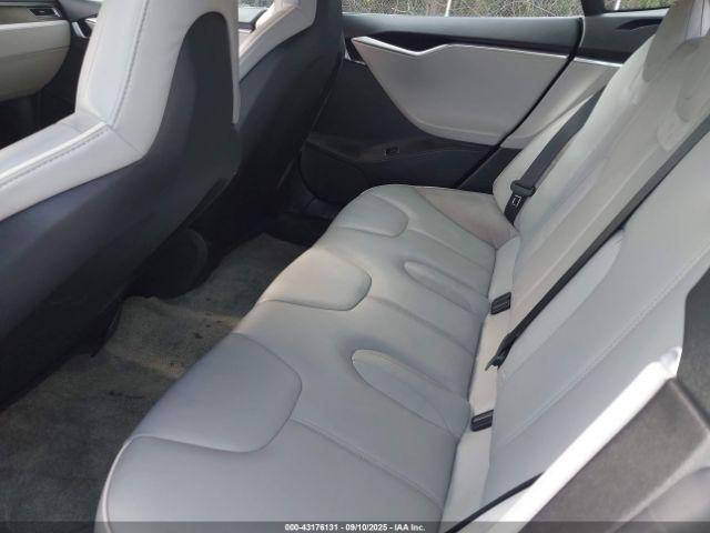 Tesla Model S P85 Image 16