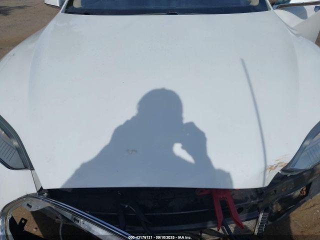 Tesla Model S P85 Image 9