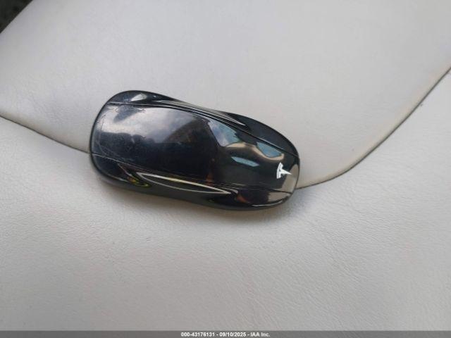 Tesla Model S P85 Image 8