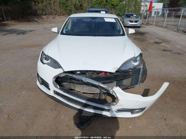 Tesla Model S P85 Image 12