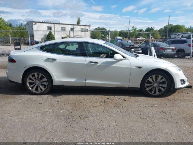 Tesla Model S P85 Image 18