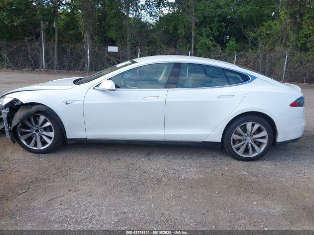 Tesla Model S P85 Image 15