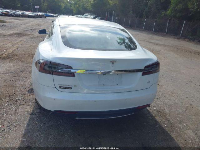 Tesla Model S P85 Image 14