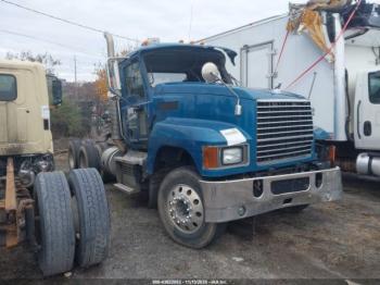  Salvage Mack Pinnacle