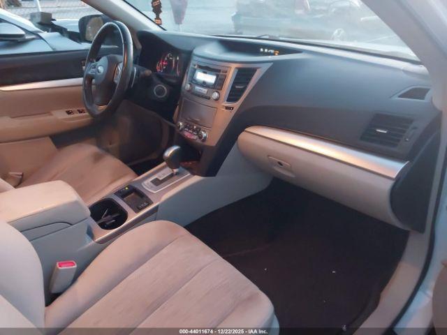 Subaru Outback 2.5i Premium Image 9