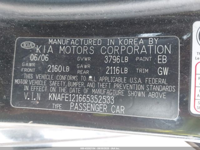 Kia Spectra Image 10