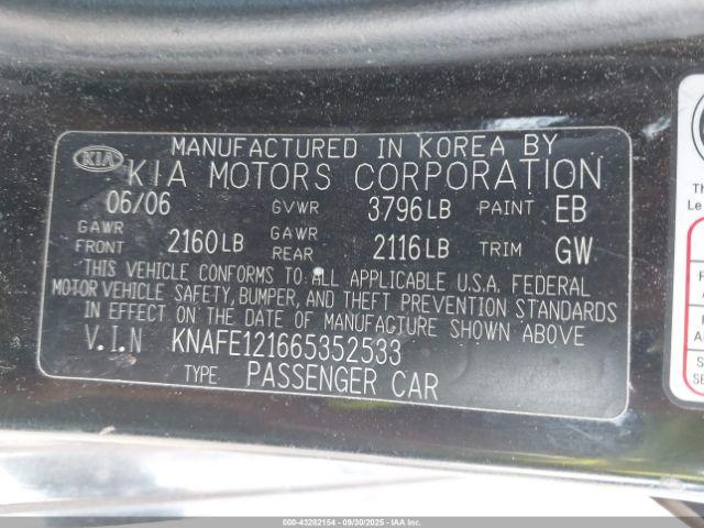 Kia Spectra Image 10