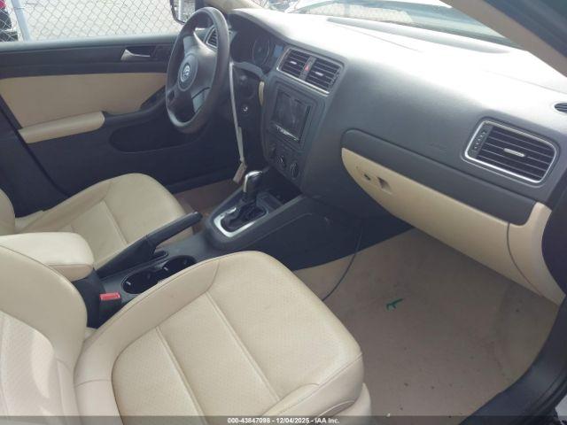 Volkswagen Jetta 1.8t Se Image 14