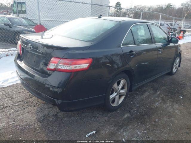 Toyota Camry Se Image 6