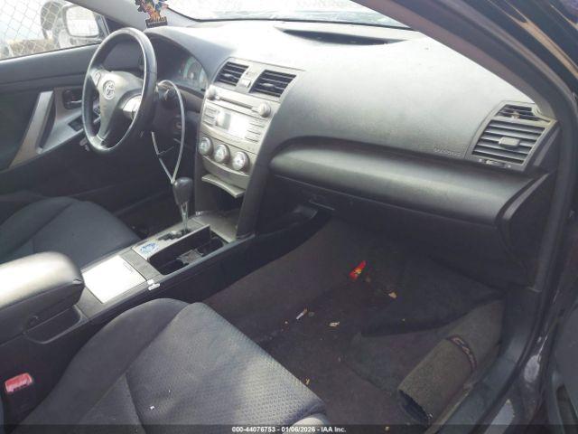 Toyota Camry Se Image 4