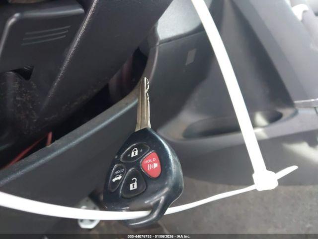 Toyota Camry Se Image 9