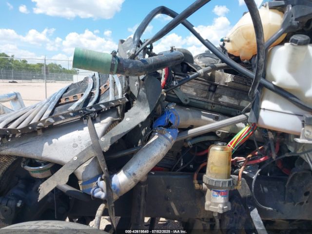 Freightliner M2 106 Image 9