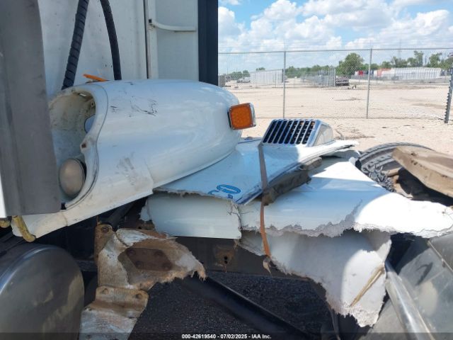 Freightliner M2 106 Image 10