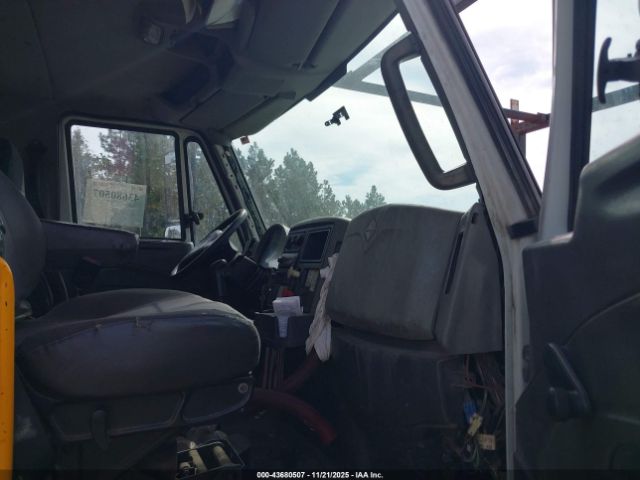 International 7000 7500 Image 7