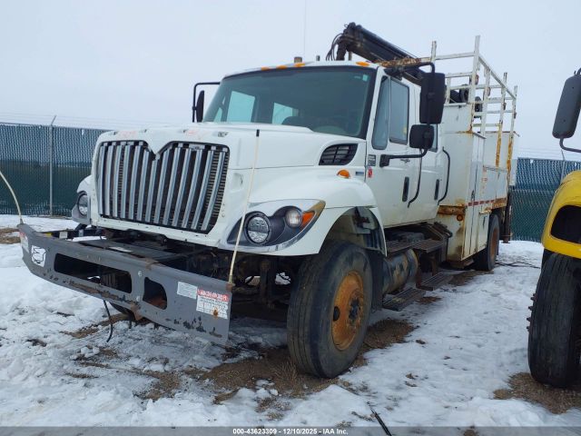 International 7000 7400 Image 4