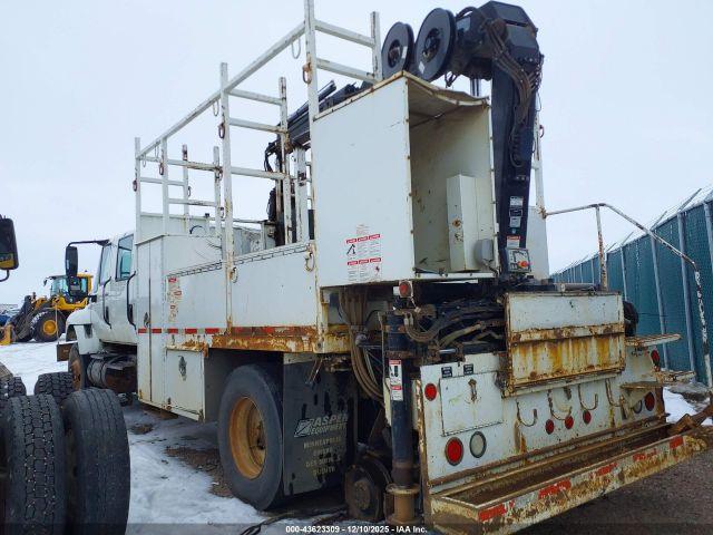 International 7000 7400 Image 3