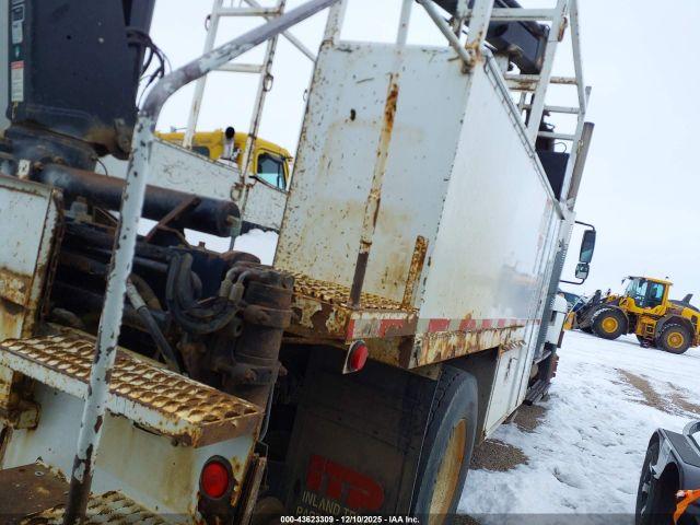 International 7000 7400 Image 2