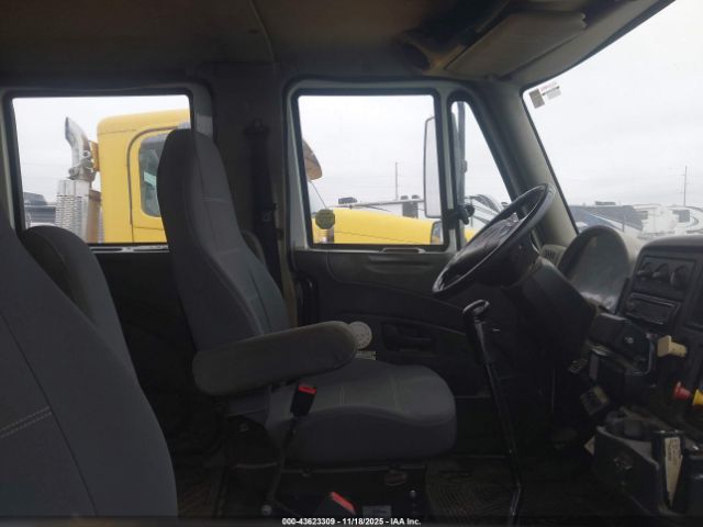 International 7000 7400 Image 7