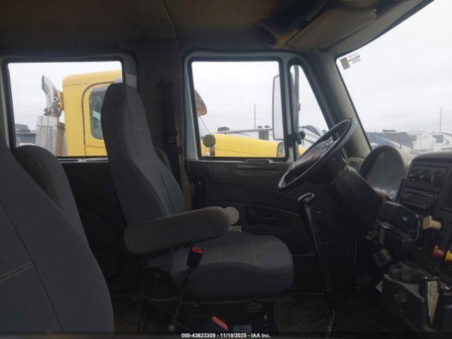 International 7000 7400 Image 7