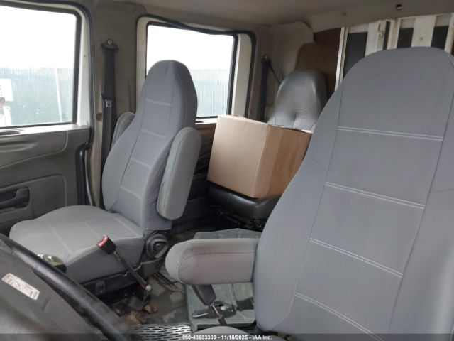 International 7000 7400 Image 6