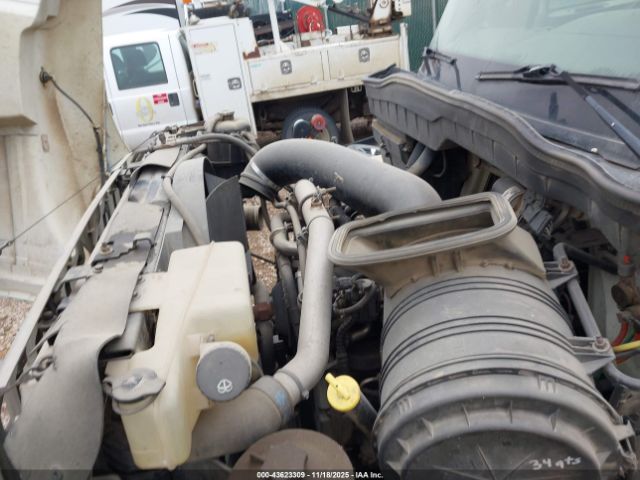 International 7000 7400 Image 16