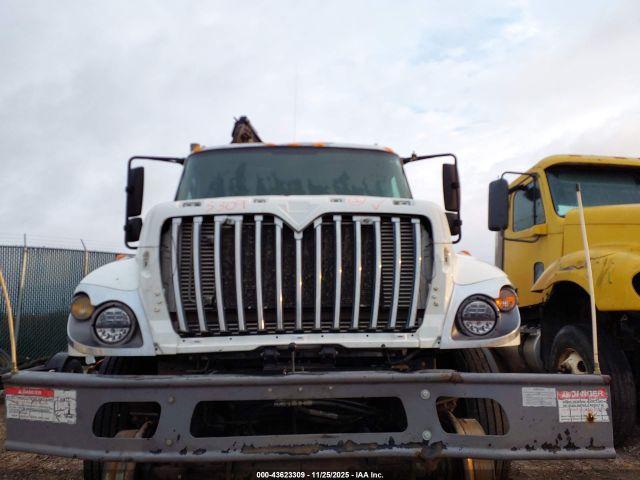 International 7000 7400 Image 8