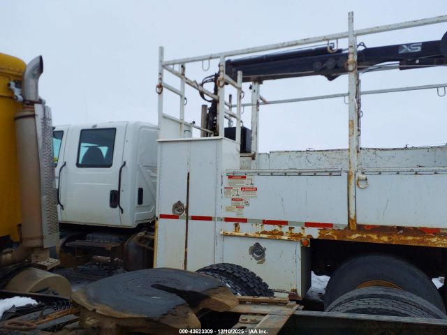 International 7000 7400 Image 12